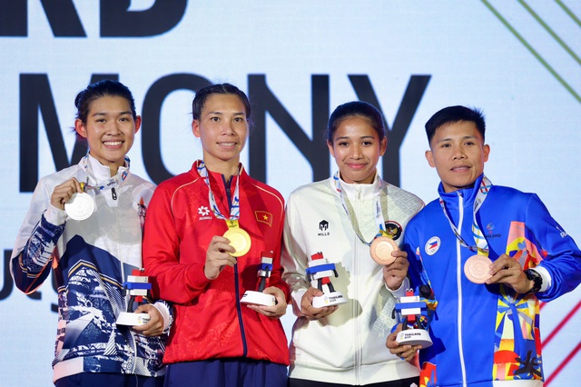 V&otilde; sĩ Việt Nam H&agrave; Thị Linh xuất sắc gi&agrave;nh HCV tại SEA Games 33 - Ảnh 8.