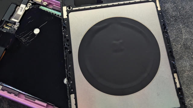 Sự thật ph&iacute;a sau nỗi lo nam ch&acirc;m l&agrave;m hỏng thiết bị điện tử - Ảnh 1.