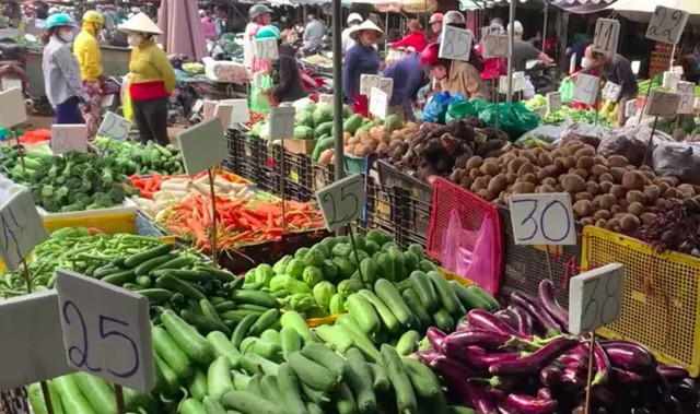 Gi&aacute; rau củ hạ nhiệt, dần ổn định- Ảnh 1.