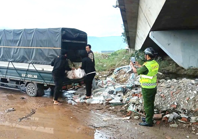 Đ&agrave; Nẵng 't&igrave;m' chỗ cho người d&acirc;n đổ x&agrave; bần, ngăn t&igrave;nh trạng l&eacute;n l&uacute;t đổ trộm- Ảnh 1.