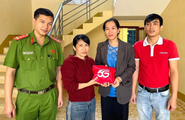 Quảng Ng&atilde;i: Nhặt hơn 117 triệu đồng b&ecirc;n vệ đường trả lại người đ&aacute;nh rơi - Ảnh 1.