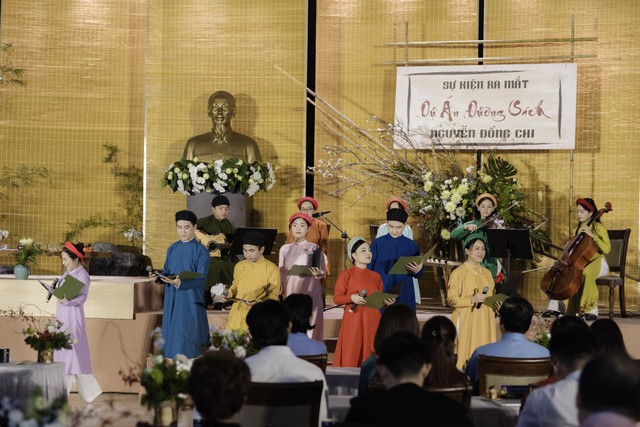 Đường sách Nguyễn Đổng Chi được thiết kế như 'khu rừng nhiệt đới' - Ảnh 2.