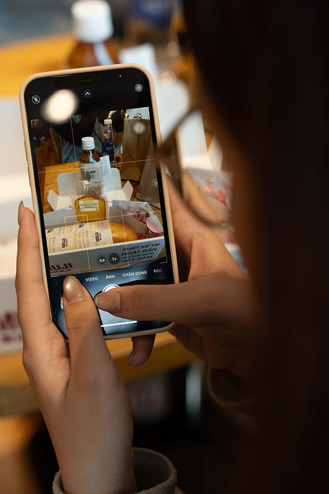 Khách hàng tấp nập đến MUJI Lê Thánh Tôn trong 3 ngày đầu tái khai trương- Ảnh 8.