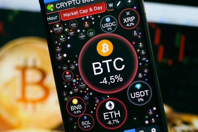 Gi&aacute; Bitcoin h&ocirc;m nay 2.12.2025: Thị trường đỏ lửa, Nhật Bản &aacute;p thuế 20% tr&ecirc;n lợi nhuận - Ảnh 1.