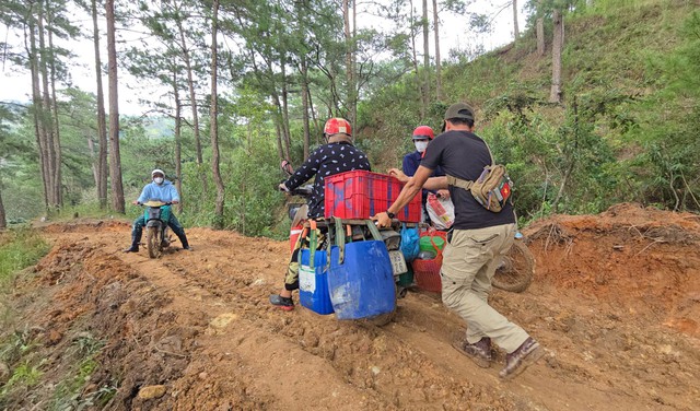 Chưa thể thông đèo D'Ran trong ngày hôm nay 2.12 - Ảnh 5. Chưa thể thông đèo D'Ran trong ngày hôm nay 2.12 - Ảnh 5.