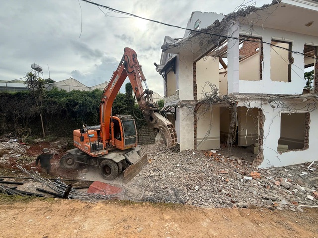 Khen thưởng 8 gia đình bàn giao mặt bằng xây dựng đường Lữ Gia Đà Lạt - Ảnh 4.