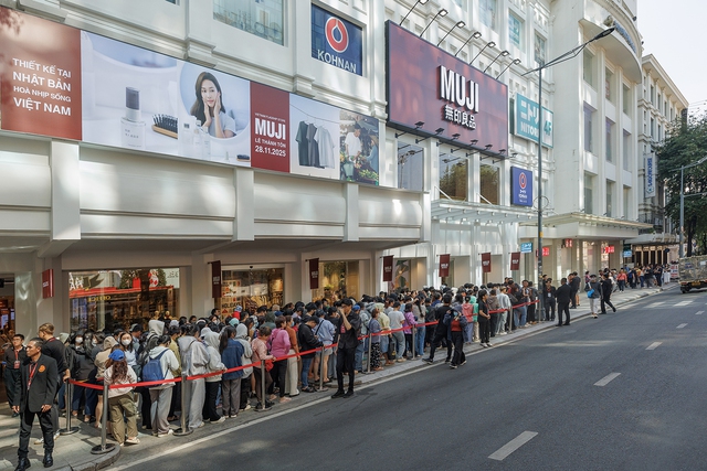 Khách hàng tấp nập đến MUJI Lê Thánh Tôn trong 3 ngày đầu tái khai trương- Ảnh 1.