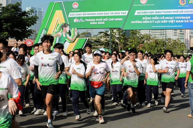 60.000 học sinh đồng diễn võ nhạc Vivonam lập ‘kỷ lục kép’ Việt Nam và thế giới - Ảnh 12.