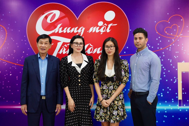 Gia đ&igrave;nh doanh nh&acirc;n Johnathan Hạnh Nguyễn ủng hộ 10 tỉ đồng cho đồng b&agrave;o miền Trung - Ảnh 2.