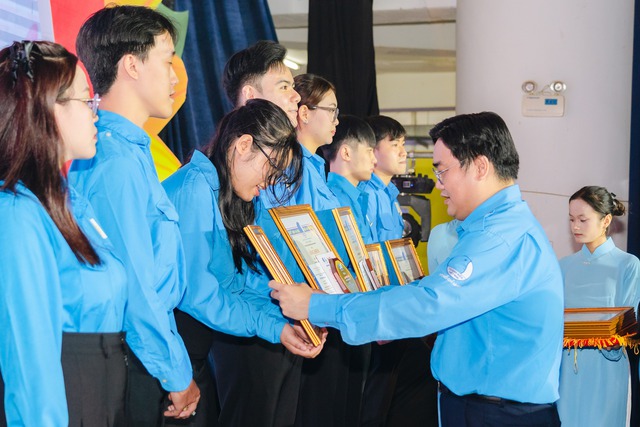 Đừng để lòng hiếu thảo bị phai nhạt - Ảnh 2.