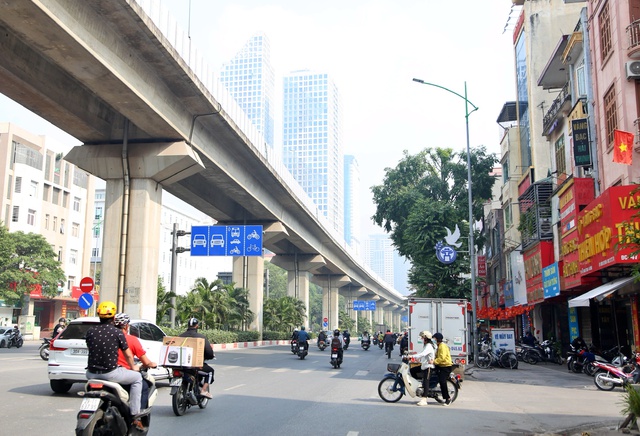 Hà Nội khuyên người dân hạn chế hoạt động ngoài trời khi không khí ô nhiễm - Ảnh 2.