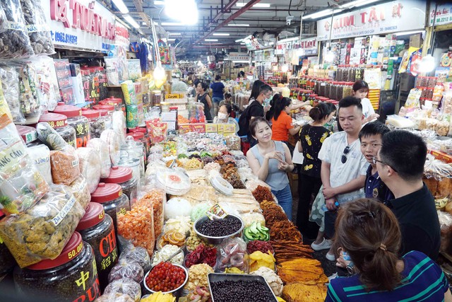 Chính phủ đề xuất nâng ngưỡng chịu thuế với hộ kinh doanh lên 500 triệu- Ảnh 1. Chính phủ đề xuất nâng ngưỡng chịu thuế với hộ kinh doanh lên 500 triệu- Ảnh 1.