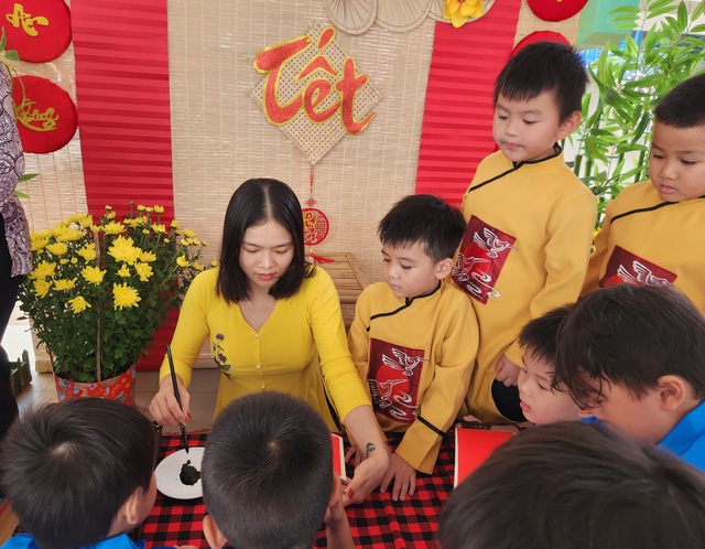 Học sinh TP.HCM nghỉ tết bao nhi&ecirc;u ng&agrave;y trong c&aacute;c năm qua? - Ảnh 1.