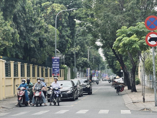 Vì sao thời tiết TP.HCM âm u cả ngày hôm nay? - Ảnh 1.