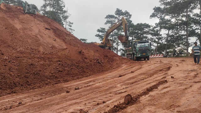 Chưa thể thông đèo D'Ran trong ngày hôm nay 2.12 - Ảnh 3. Chưa thể thông đèo D'Ran trong ngày hôm nay 2.12 - Ảnh 3.