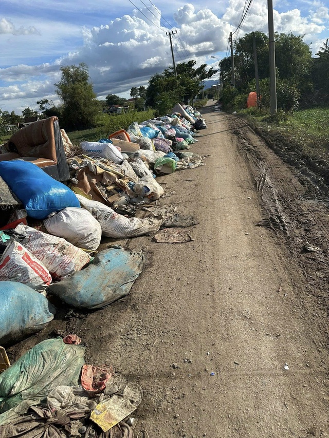 Không chỉ cứu trợ, nhóm drone trở lại vùng lũ sau 4 ngày vì một nỗi lo khác - Ảnh 6.