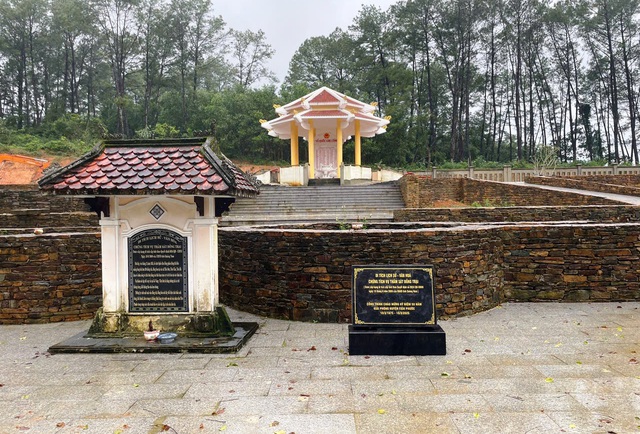 Thảm s&aacute;t Sơn Cẩm H&agrave;: 70 năm nh&igrave;n lại bi tr&aacute;ng một thời m&aacute;u lửa - Ảnh 1.