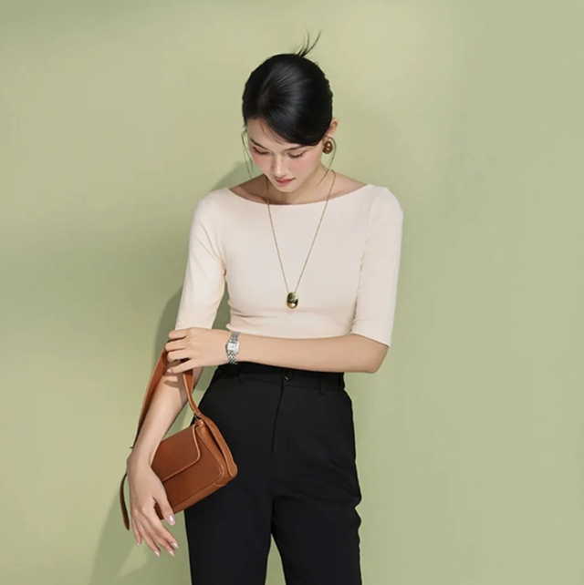 Áo cổ thuyền khiến bạn 'tỏa sáng' nhờ nét thanh tao- Ảnh 2. Áo cổ thuyền khiến bạn 'tỏa sáng' nhờ nét thanh tao- Ảnh 2.