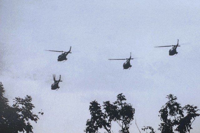 Trực thăng vũ trang của Kh&ocirc;ng qu&acirc;n VN: UH-1 tr&ecirc;n c&aacute;c chiến trường - Ảnh 3.