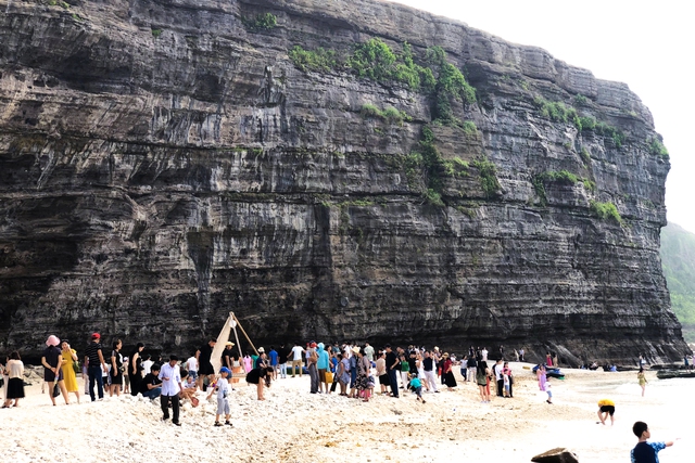 Doanh thu du lịch Quảng Ng&atilde;i ước đạt 3.700 tỉ đồng trong năm 2025- Ảnh 2.