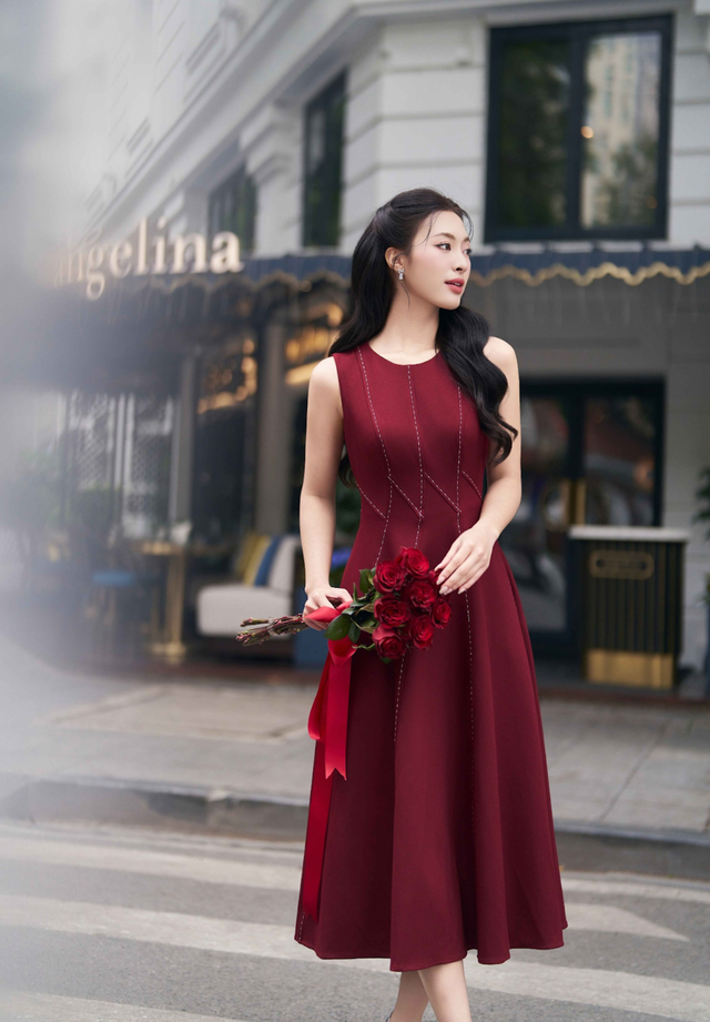 'Đốt cháy' mọi ánh nhìn trong mùa tiệc cuối năm với trang phục sắc đỏ sang trọng- Ảnh 4.