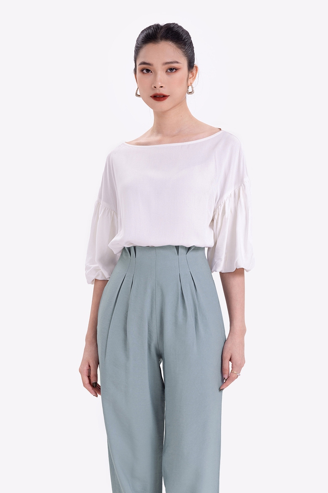 Áo cổ thuyền khiến bạn 'tỏa sáng' nhờ nét thanh tao- Ảnh 4. Áo cổ thuyền khiến bạn 'tỏa sáng' nhờ nét thanh tao- Ảnh 4.