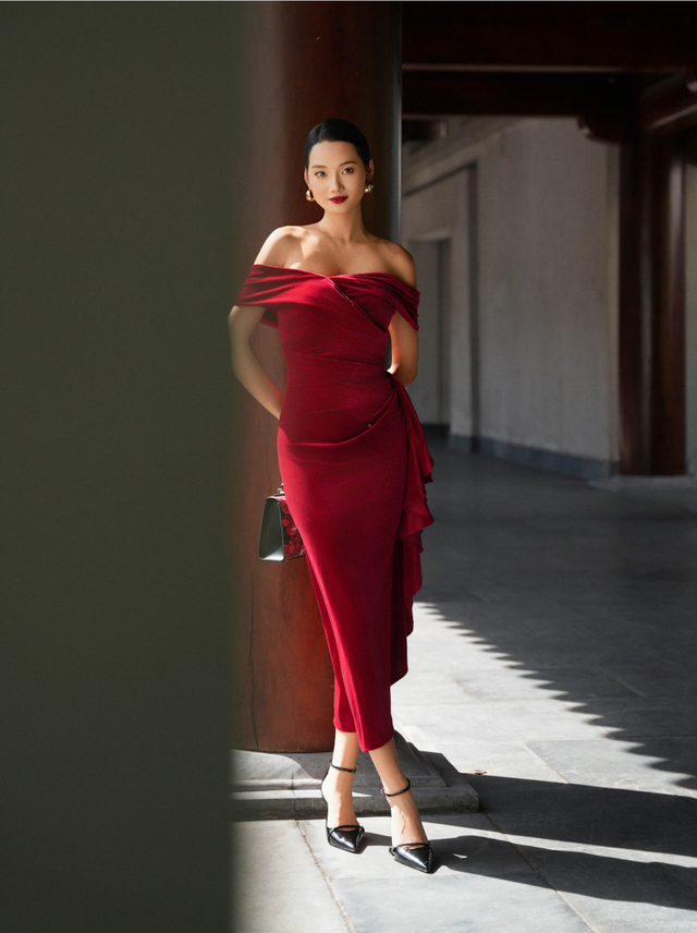 'Đốt cháy' mọi ánh nhìn trong mùa tiệc cuối năm với trang phục sắc đỏ sang trọng- Ảnh 7.
