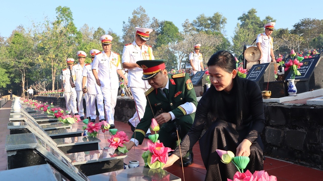 Trang trọng lễ truy điệu, an t&aacute;ng 41 h&agrave;i cốt liệt sĩ - Ảnh 10.