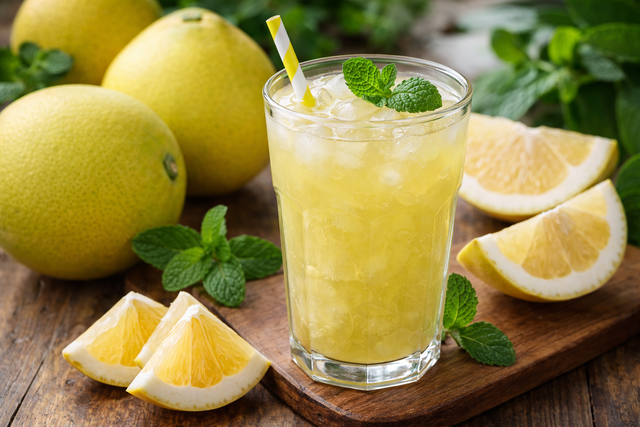 Điều g&igrave; xảy ra khi bạn uống nước &eacute;p bưởi thường xuy&ecirc;n? - Ảnh 1.