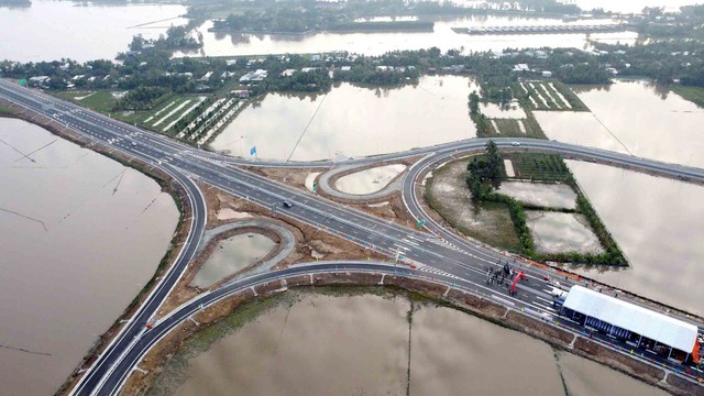 Tin tức đặc biệt tr&ecirc;n b&aacute;o in Thanh Ni&ecirc;n 21.12.2025 - Ảnh 2.