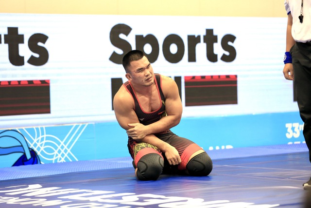 Bị r&aacute;ch cơ chỉ mới 6 gi&acirc;y, đ&ocirc; vật Việt Nam tiếc nuối 'ph&iacute; mất 2 năm'- Ảnh 3.