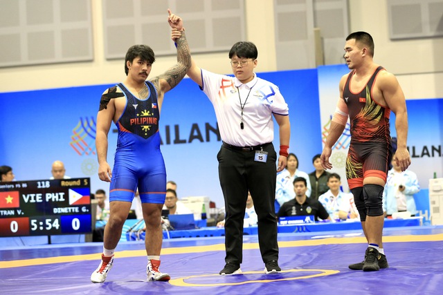 Bị r&aacute;ch cơ chỉ mới 6 gi&acirc;y, đ&ocirc; vật Việt Nam tiếc nuối 'ph&iacute; mất 2 năm'- Ảnh 8.