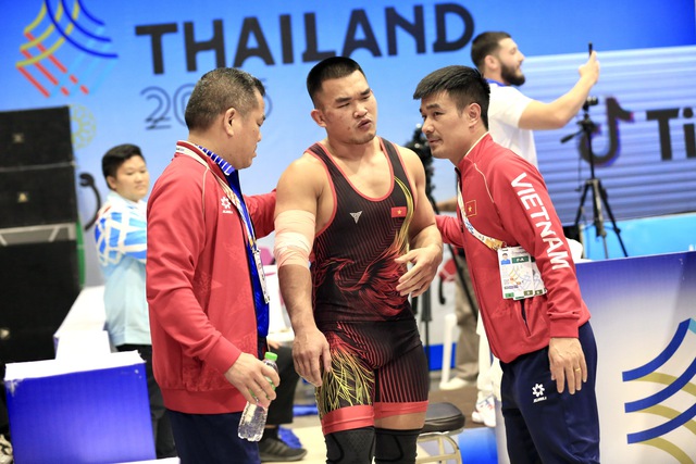 Bị r&aacute;ch cơ chỉ mới 6 gi&acirc;y, đ&ocirc; vật Việt Nam tiếc nuối 'ph&iacute; mất 2 năm'- Ảnh 6.