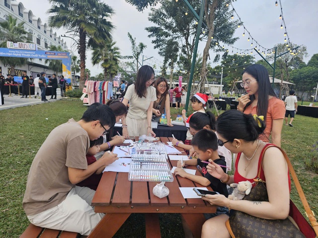 TP.HCM: Tổ chức chương trình điểm hẹn nghệ thuật cuối tuần để thu hút du khách- Ảnh 1. TP.HCM: Tổ chức chương trình điểm hẹn nghệ thuật cuối tuần để thu hút du khách- Ảnh 1.