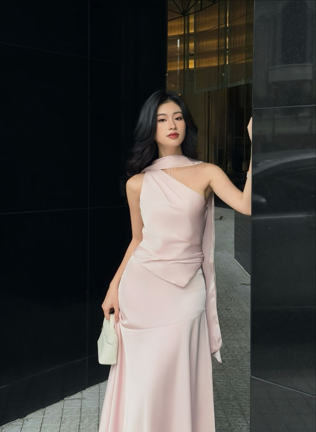 Áo vạt chéo, điểm nhấn phá cách khoe trọn vòng eo- Ảnh 3.