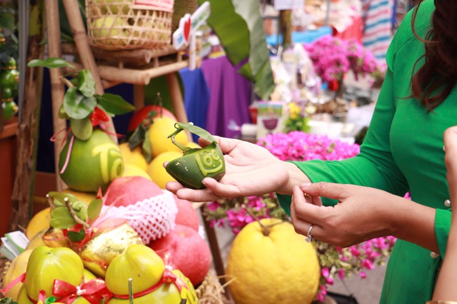 Chuối b&agrave;n tay, na sầu ri&ecirc;ng... g&acirc;y t&ograve; m&ograve; tại phi&ecirc;n chợ n&ocirc;ng sản v&ugrave;ng miền B&igrave;nh Đ&ocirc;ng - Ảnh 4.