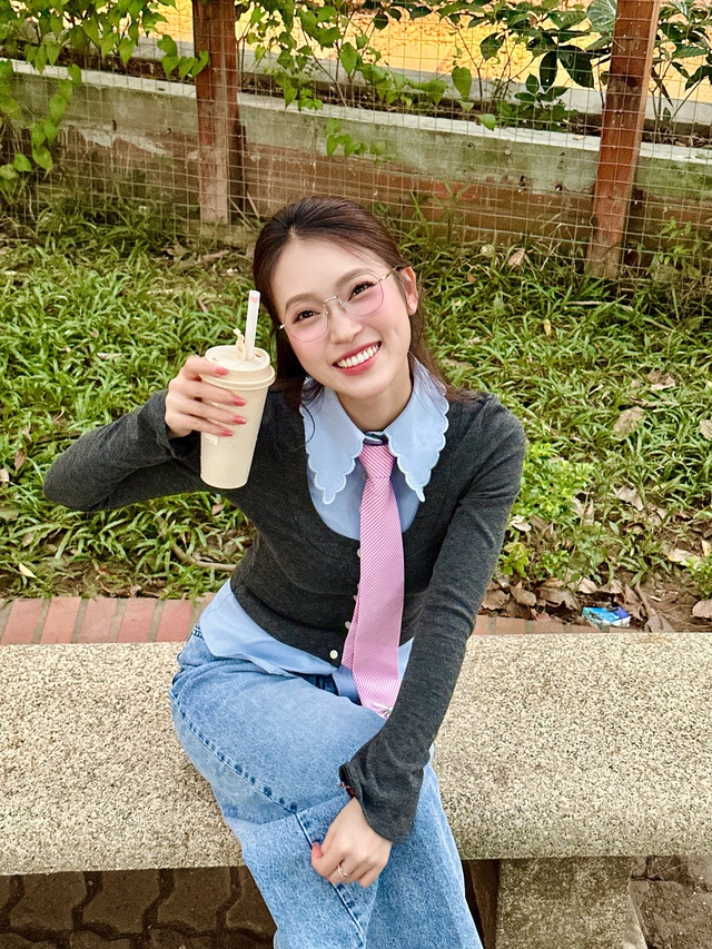 Chỉ với một chiếc cà vạt, tạo vẻ ngoài ấn tượng khó rời mắt- Ảnh 4.