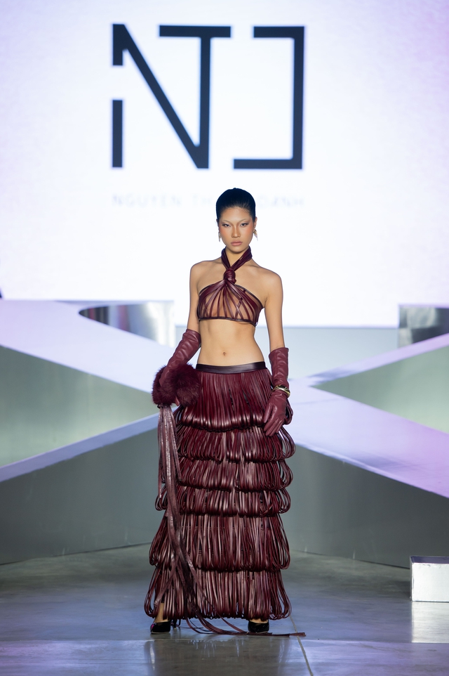 Người mẫu trẻ là trung tâm của sàn diễn tôn vinh giá trị Việt- Ảnh 12.