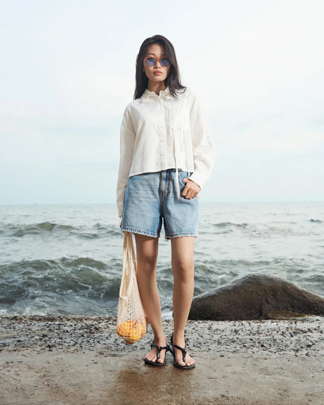 Quần jeans dáng ngắn 'thống trị' đường phố- Ảnh 5.