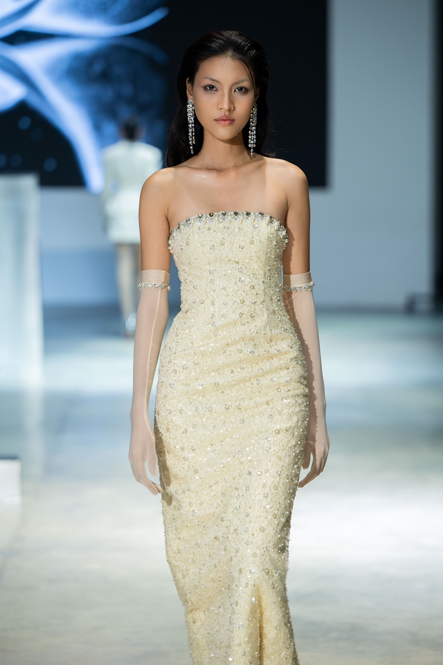 Người mẫu trẻ là trung tâm của sàn diễn tôn vinh giá trị Việt- Ảnh 1.