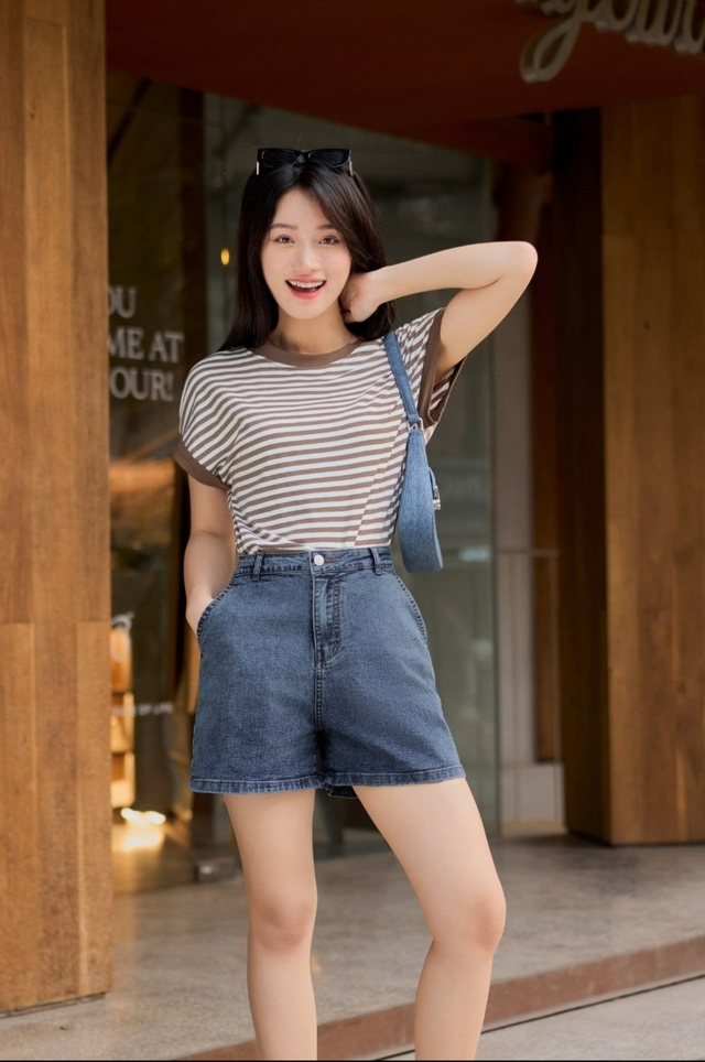 Quần jeans dáng ngắn 'thống trị' đường phố- Ảnh 6.