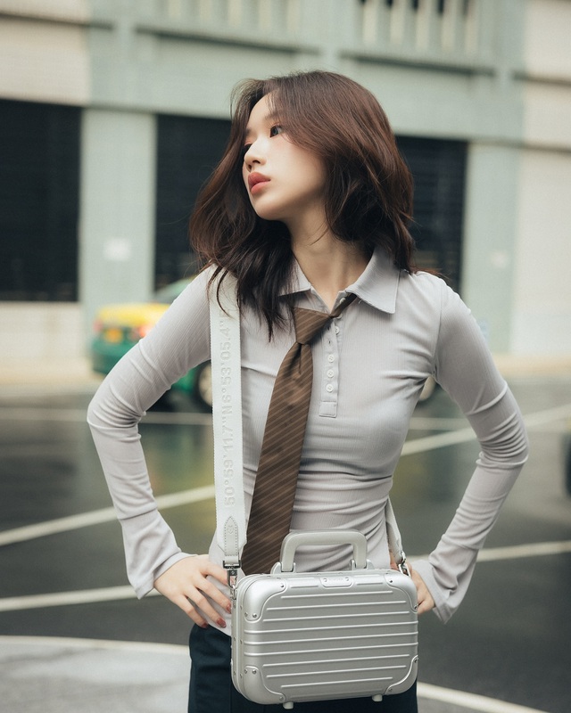 Chỉ với một chiếc cà vạt, tạo vẻ ngoài ấn tượng khó rời mắt- Ảnh 7.