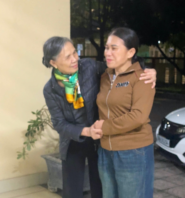 Người phụ nữ mua phế liệu bất ngờ ph&aacute;t hiện hơn nửa c&acirc;y v&agrave;ng trong k&eacute;t sắt  - Ảnh 2.