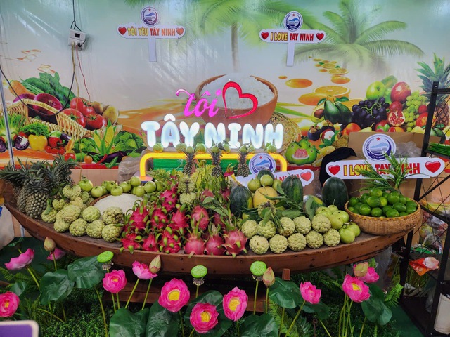 Chuối b&agrave;n tay, na sầu ri&ecirc;ng... g&acirc;y t&ograve; m&ograve; tại phi&ecirc;n chợ n&ocirc;ng sản v&ugrave;ng miền B&igrave;nh Đ&ocirc;ng - Ảnh 5.