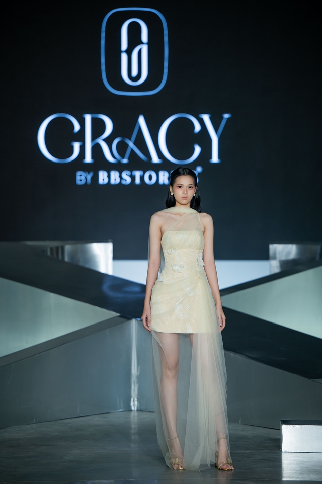 Người mẫu trẻ là trung tâm của sàn diễn tôn vinh giá trị Việt- Ảnh 11.