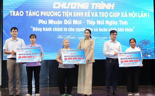 TP.HCM: Phường Ph&uacute; Nhuận tiếp nhận 4,6 tỉ đồng trợ gi&uacute;p hộ kh&oacute; khăn- Ảnh 4.