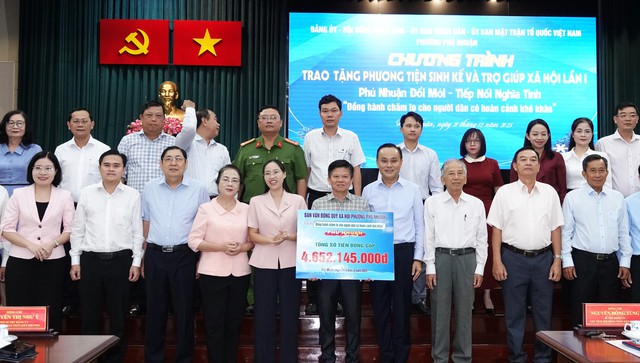 TP.HCM: Phường Ph&uacute; Nhuận tiếp nhận 4,6 tỉ đồng trợ gi&uacute;p hộ kh&oacute; khăn- Ảnh 2.