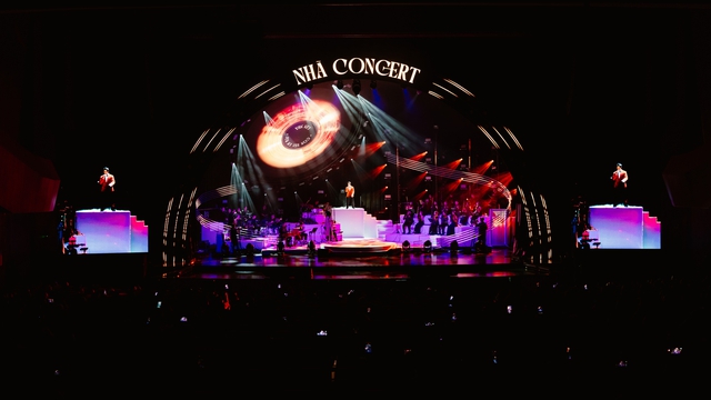 L&acirc;n Nh&atilde; thăng hoa c&ugrave;ng NSND Tấn Minh, Hương Tr&agrave;m trong concert 15 năm ca h&aacute;t - Ảnh 2.