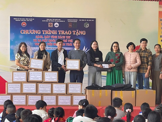 Tặng s&aacute;ch, m&aacute;y t&iacute;nh v&agrave; ra mắt Ng&ocirc;i nh&agrave; tr&iacute; tuệ tại v&ugrave;ng n&uacute;i Nghệ An- Ảnh 1.