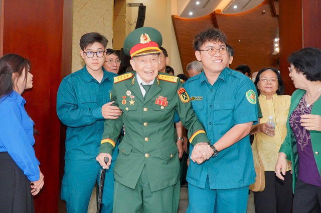 TP.HCM tri &acirc;n đ&oacute;ng g&oacute;p của c&aacute;n bộ cao cấp qu&acirc;n đội nghỉ hưu- Ảnh 2.